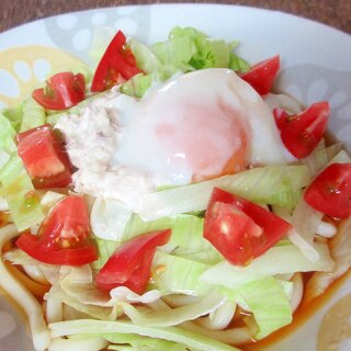 ツナマヨと温玉のサラダうどん